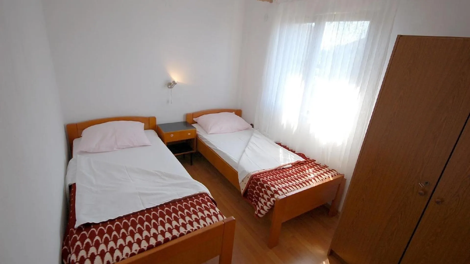 Apartment Ferienwohnung Fuer 4 Personen Ca 40 Qm In Njivice, Kvarner Bucht Krk - B62576